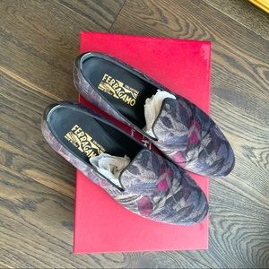 Salvatore Ferragamo mens velvet loafer